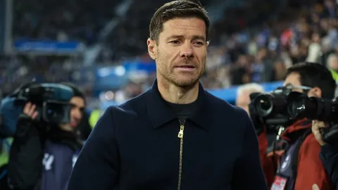 “湖人以20分优势战胜森林狼，詹姆斯16分助力球队赛季首胜”